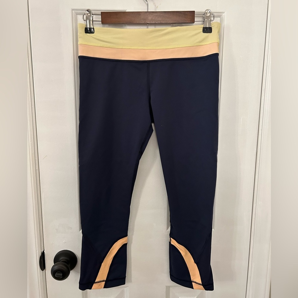 Lululemon Size 6 Blue and Yellow Capri Leggings